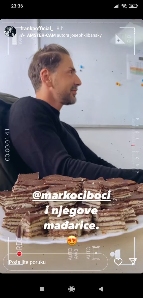 brendonka's tweet photo. Znam da sam bolesnica kad su u pitanju kolači i rezanje istih, ali što je ovo? Rezano sjekiricom 🤣😵‍💫 #seljankastyle https://t.co/s4vrHC8aK1