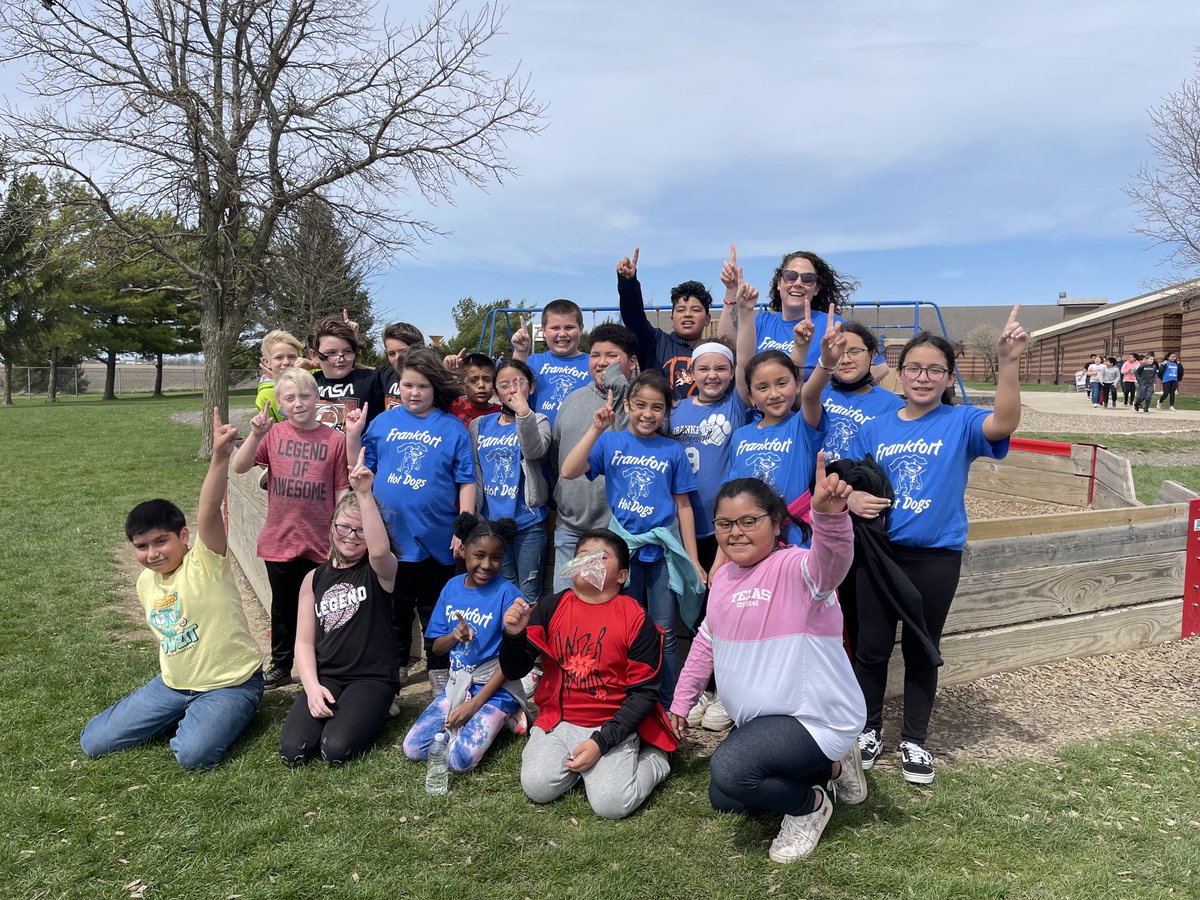 EaglesSuncrest's tweet photo. ⁦@EaglesSuncrest⁩  We were so happy to do Dawg Jog again!  Kids had a blast!  Great way to FUNdraise.  Thanks to Suncrest PTO.
#webelieve https://t.co/zOxVKJNpZq