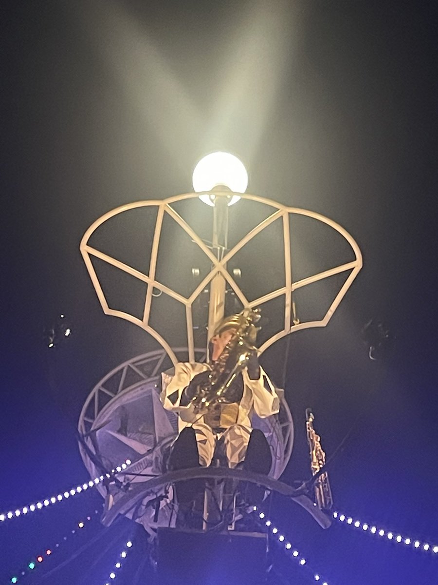 matherscarolyn's tweet photo. Happy 60th Birthday @BelfastFestival !!
No better way to spend it than watching a jazz band on a crystal chandelier. That was phenomenal ❤️
#transeexpress #maritimemile #titanicbelfast https://t.co/7cjYc922Z4
