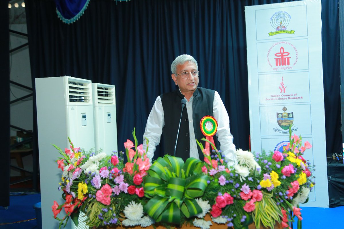 ABRSM4AP's tweet photo. Day-1 ,Srinivasa Auditorium, Sri Venkateswara University, Tirupati ||National Seminar on National Education Policy || NEP-2020 
A Road to Revamp The Indian Higher Education System 22nd-23rd March,2022 https://t.co/l5fDcB8oO2