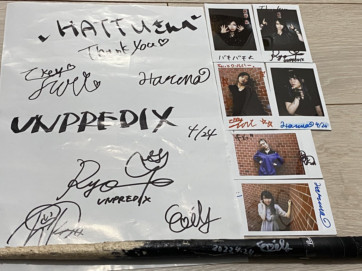 HATTU1969's tweet photo. #UNPREDIX のデビューライブ
フライヤーの裏にメンバー全員のサインをいただきました😊
ランチェキ6枚…「だいたい推しは引けないんだよな。出なかった人を推そう」と言って引いたら全員引いた💦
Emilyちゃんからスティックもらったら、チェキはバチバチだった😅
場数踏んでど���なっていくか楽しみ😊 https://t.co/4WpKCXu9IZ