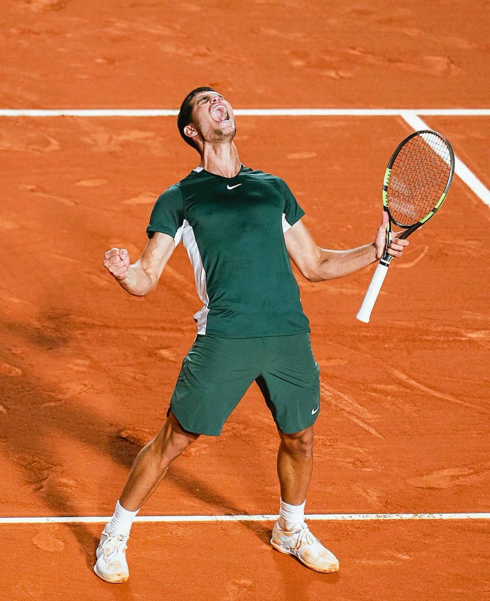 UniversTennis's tweet photo. 24 avril 2005 : Rafael Nadal 🇪🇦 remporte le tournoi de Barcelone pour la 1ère fois avant de faire son entrée dans le TOP10 le lendemain

24 avril 2022 : Carlos Alcaraz 🇪🇦 remporte le tournoi de Barcelone pour la 1ère fois avant de faire son entrée dans le TOP10 le lendemain ✨️ https://t.co/Z0A6f7TIv1