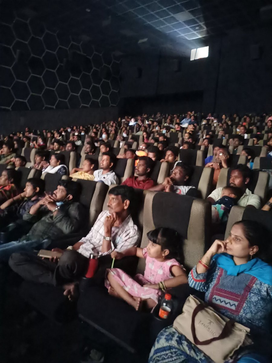 VishnuCinemas's tweet photo. Reviews apart, #Thalapathy stardom pulls family audience house full shows 🔥 #BeastAtVishnu #Beast @VishnuCinemas @actorvijay #Thalapathy சில பேரின்  பெயர் தான் ஒரு ஆளுமை பெருமாமே 🔥 😎 #BeastModeON https://t.co/Vho1o3zhb8