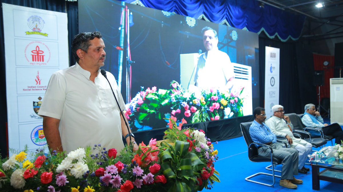ABRSM4AP's tweet photo. Day-1 ,Srinivasa Auditorium, Sri Venkateswara University, Tirupati ||National Seminar on National Education Policy || NEP-2020 
A Road to Revamp The Indian Higher Education System 22nd-23rd March,2022 https://t.co/4zRGDZNn4a