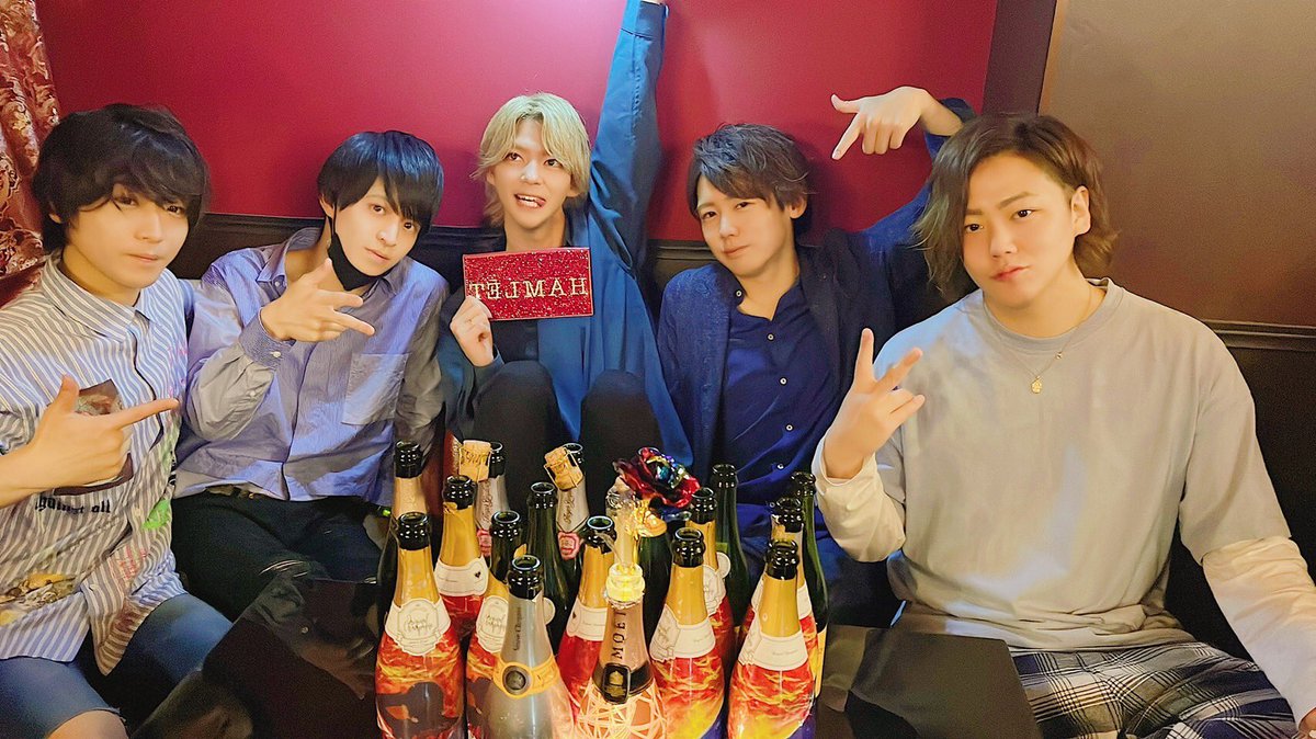 ROMEO_kabuki's tweet photo. 🌹🌹🌹HAMLET🌹🌹🌹
24日 チーム対抗BATTLE EVENT

勝利チーム
👑春馬副主任チーム👑

副主任 春馬
幹部補佐 寿城
神崎 鷹広
ASUKA
優

全チームが接戦の戦いを見事勝ち抜きました😤🔥沢山のご来店ありがとうございました🙇‍♂️💖

#HAMLETらしく🌹
#エルコレ https://t.co/ydcjMzRE7m