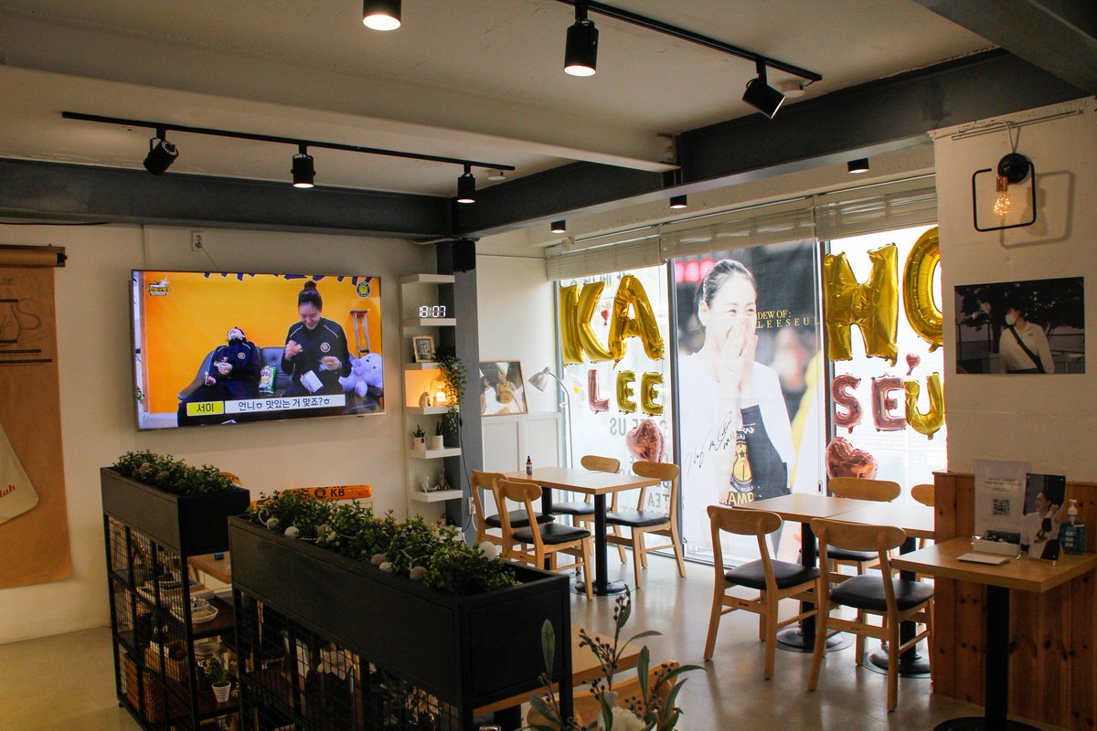 dew_of_leeseul's tweet photo. DEW OF: L E E S E U L
강이슬 선수의 첫 통합우승과 WNBA 진출을 축하하는 카페 이벤트가 모두 끝났습니다! 관심 가져주신 모든 분들과 카페 측, KB스타즈, 강이슬 선수님께 감사드립니다.

#이슬이의_색으로_채울_앞날을_기대해
#이슬선수의_새로운_도전을_응원합니다
#first_and_best_Leeseul https://t.co/52jbkBapFV