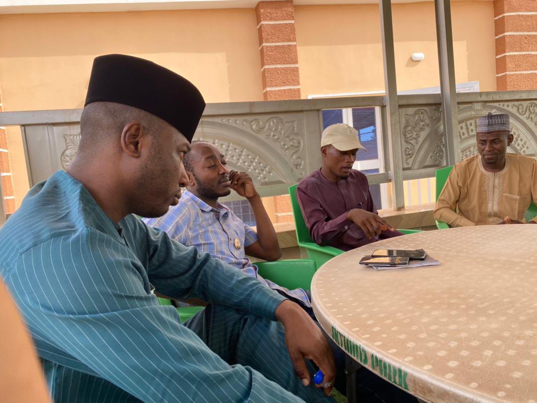 Solving a problem that’s NOT complex requires only a tea-sipping roundtable discussion. Together we make it happen, guys🖐. #TeamDasuki #Santuraki2023 #23ForDasuki #TambuwalOClock🕰