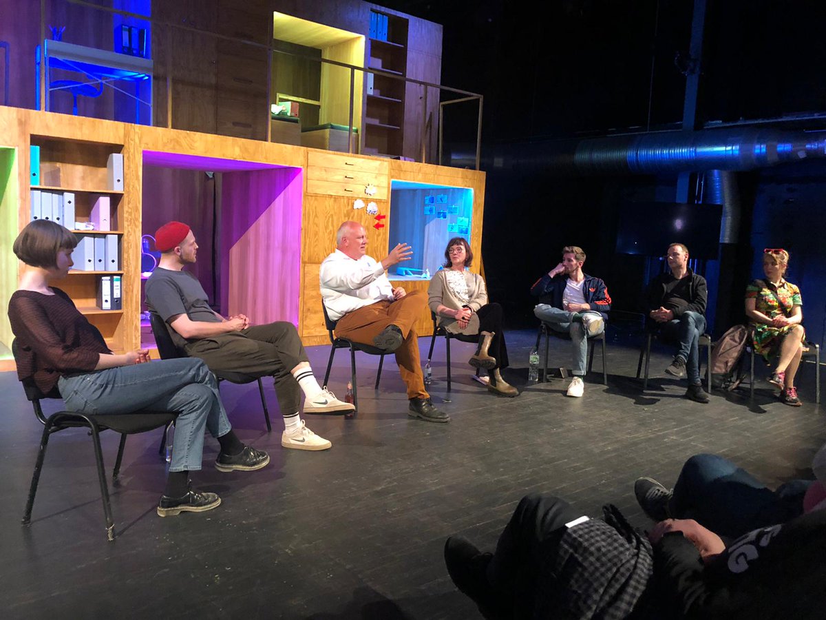 TheaterCelle's tweet photo. TheaterHOCH3 mit dem Bundesdatenschutzbeauftragten Ulrich Kelber rund um DIE MITWISSER am 23.4. (hier mit Ensemble im Bühnenbild). Mehr Infos &amp; die erbetenen Links ab Montag auf unserer Homepage. https://t.co/jHVacYEWKR