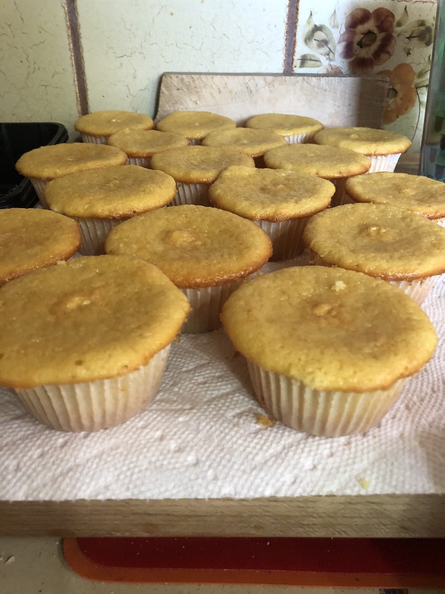 arodden's tweet photo. Y’all. I can bake, but DO NOT ask me to make cupcakes. My brain enters a pocket dimension and the resulting product is /never/ good. Just don’t. For your sake and mine. #SundayProblems https://t.co/4IIqyZXABz
