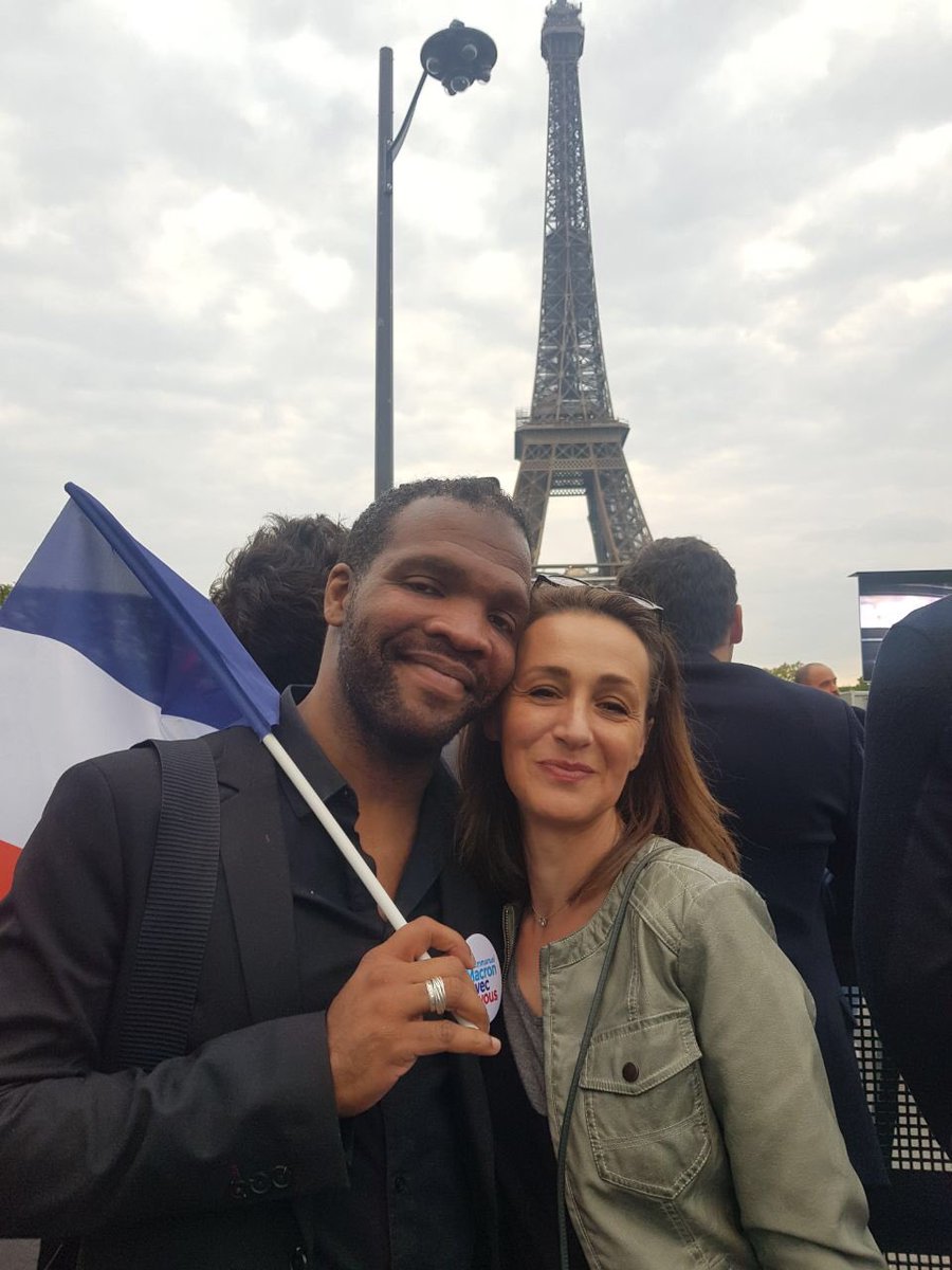 doubleyou_vv's tweet photo. #ChampDeMars avec @LaurentSegnis https://t.co/H11McZnpxM