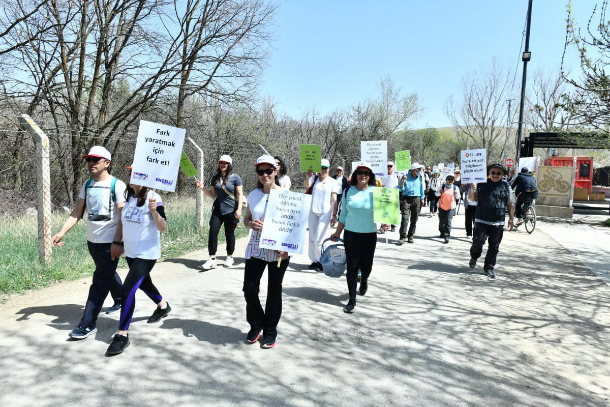Otizm farkındalık ayı kapsamında, Eymir Gölü'nde Engelli Meclisi ve Bisiklet Meclisi öncülüğünde, Ankara Kent Konseyi'nin pek çok paydaş ve bileşeninin katılımı ile farkındalık için bisiklet sürüşü ve yürüyüş gerçekleştirildi.

<a href="/AKKEngelliMec/">Ankara Kent Konseyi Engelli Meclisi</a> <a href="/Bisiklet_Ankara/">Ankara Kent Konseyi Bisiklet Meclisi</a>