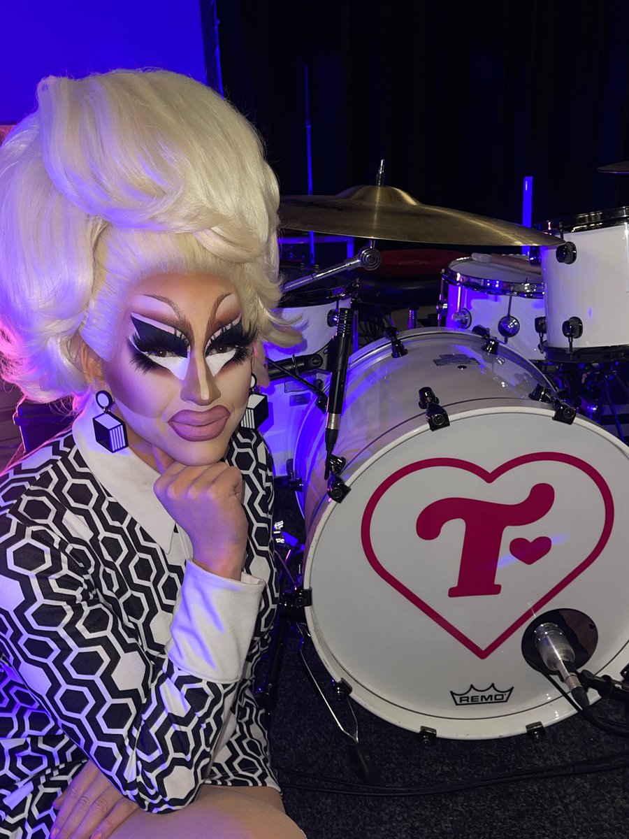 trixiemattel's tweet photo. do you believe in music? https://t.co/6A2BbwHfqr