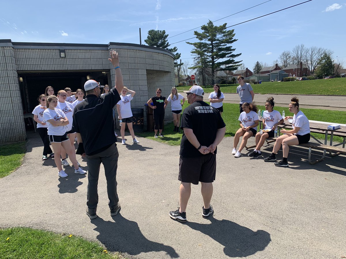 sharonsoftball's tweet image. Our team is hitting the streets today to start the #GettingGritty4OurCity trend in the state of Pennsylvania

There is an estimated 500M pieces of trash on PA streets. Today we begin cleaning them up! 

@JohnFetterman @_mcgonigle @CityofSharonPA1 @SharonHeraldPa