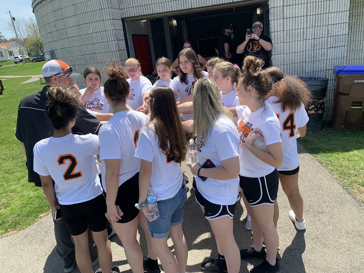 sharonsoftball's tweet image. Our team is hitting the streets today to start the #GettingGritty4OurCity trend in the state of Pennsylvania

There is an estimated 500M pieces of trash on PA streets. Today we begin cleaning them up! 

@JohnFetterman @_mcgonigle @CityofSharonPA1 @SharonHeraldPa