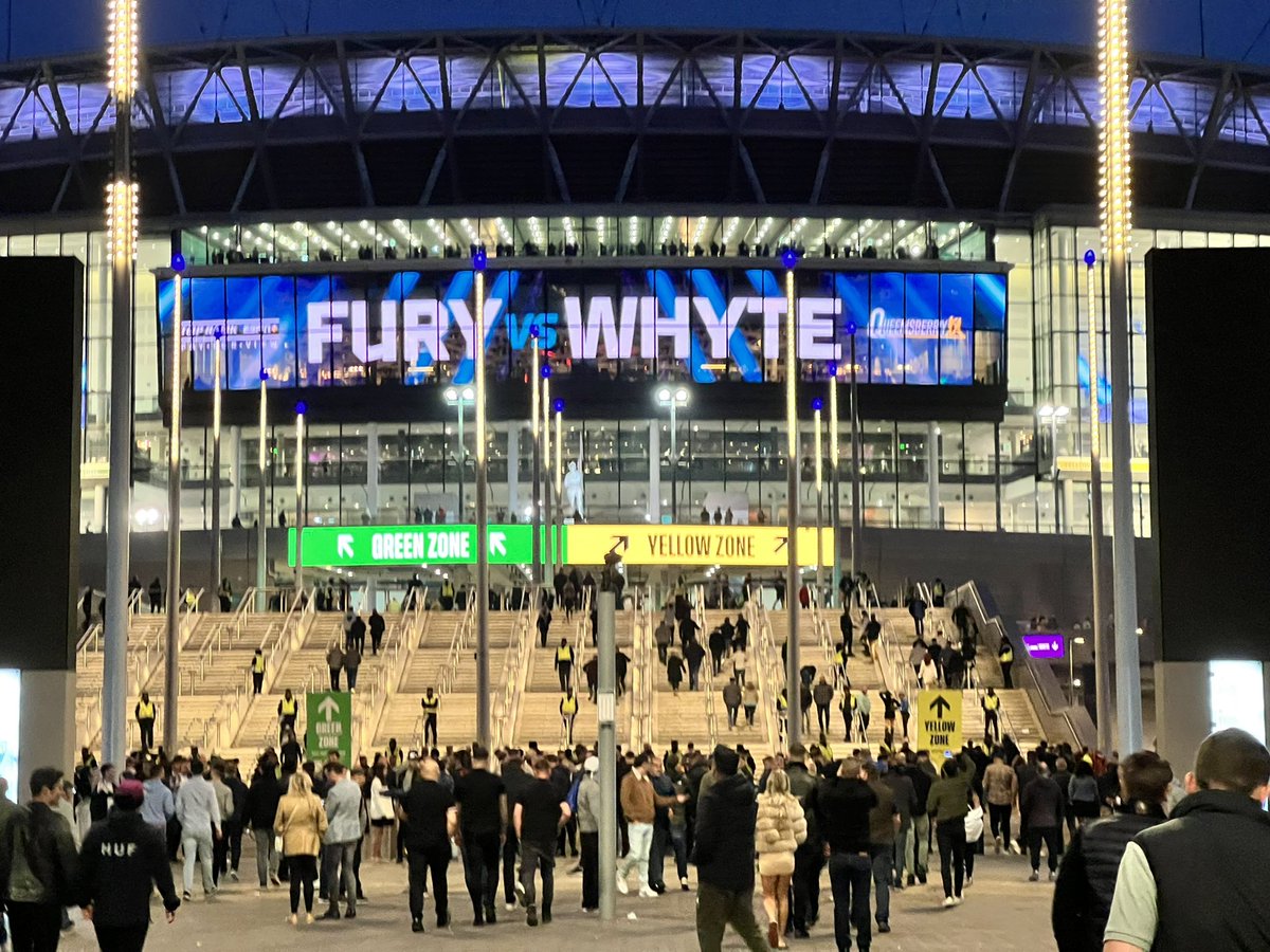 crusty4567's tweet photo. Another amazing weekend watching the #FuryvsWhyte fight @wembleystadium but glad to be home in my pyjamas 😊 Thanks again to Uncle Todd and Uncle @KevinMoglish https://t.co/9nS3hoChpH