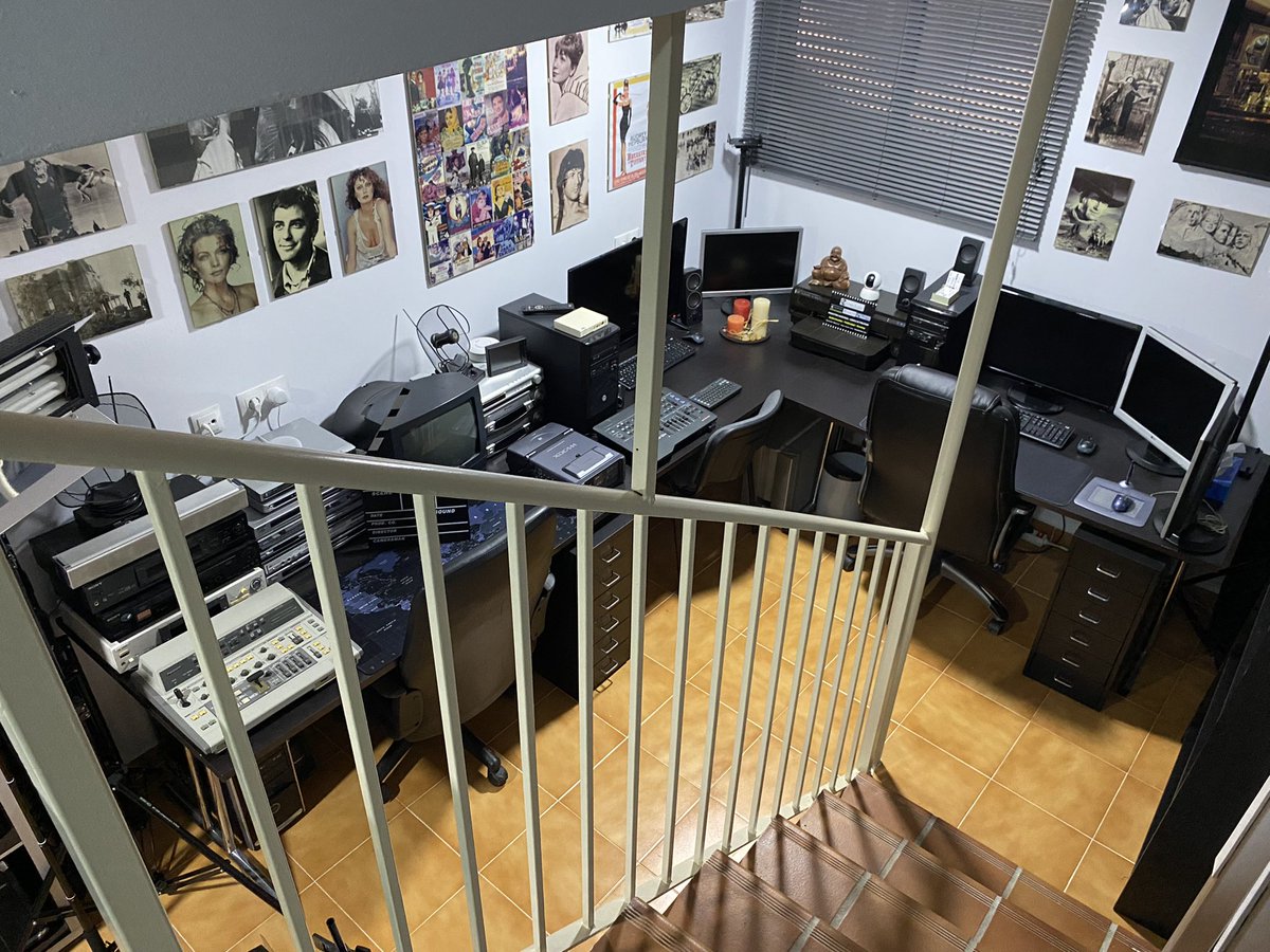 GrupoRodfer's tweet photo. Estrenamos nuevo cambio de Look y nuevos departamentos y secciones en el Grupo Rodfer: nueva sala de estar, relax y visionado, nuevo estudio de producción y tres nuevas secciones de ocio y entretenimiento, una de música, una videoteca y una biblioteca con zona de lectura. 🎥🎬 https://t.co/nMSPfXWClF