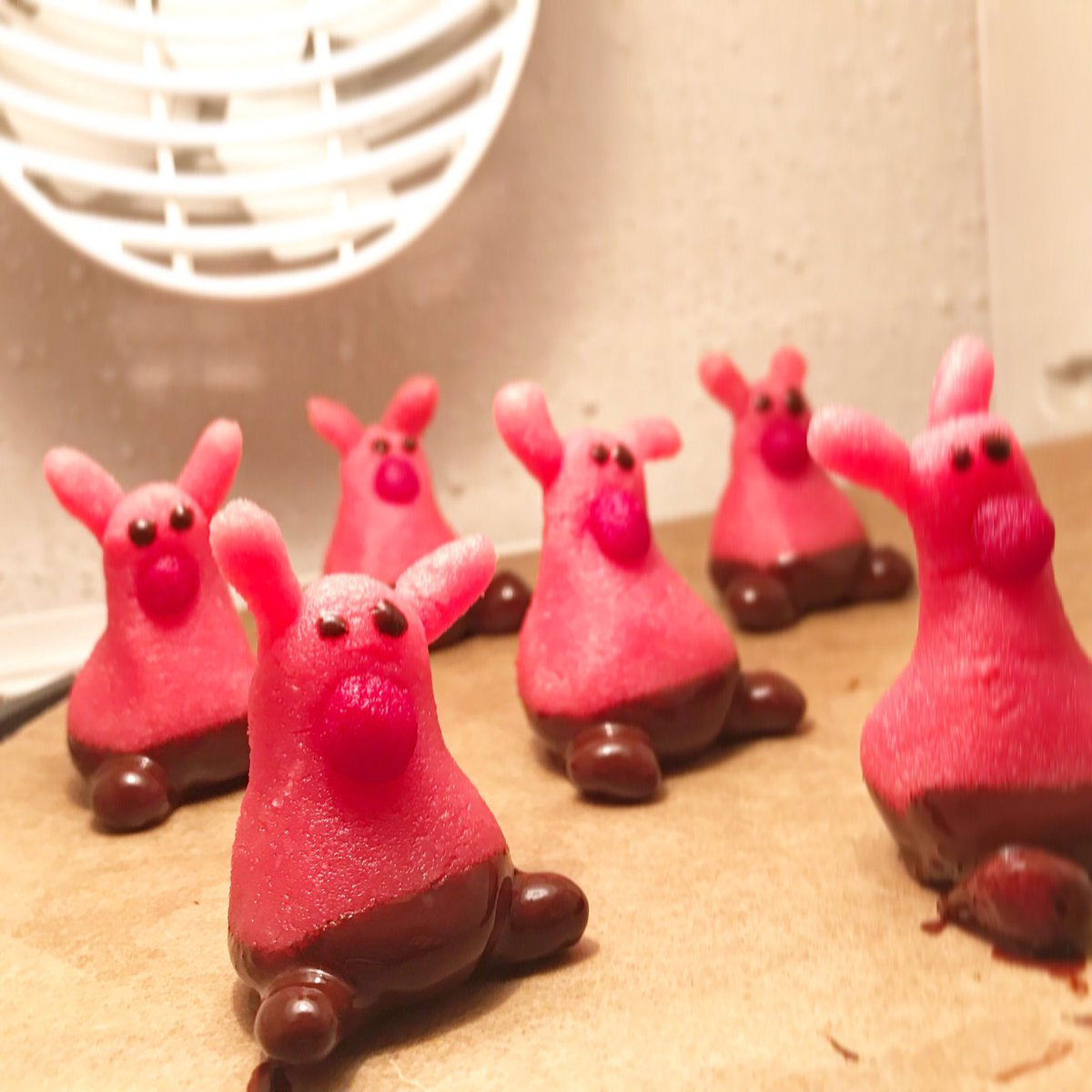 SweMetalChef's tweet image. More pig-rabbits…larger this time. :) #marzipan #easter #pig #rabbit #holiday #treat