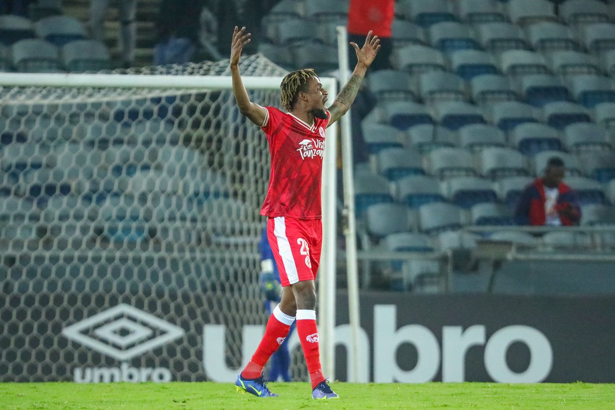 SimbaSCTanzania's tweet photo. 74’ | Tuendelee kupambana 🦁 #TotalEnergiesCAFCC #NguvuMoja https://t.co/QJLLBYHT4L