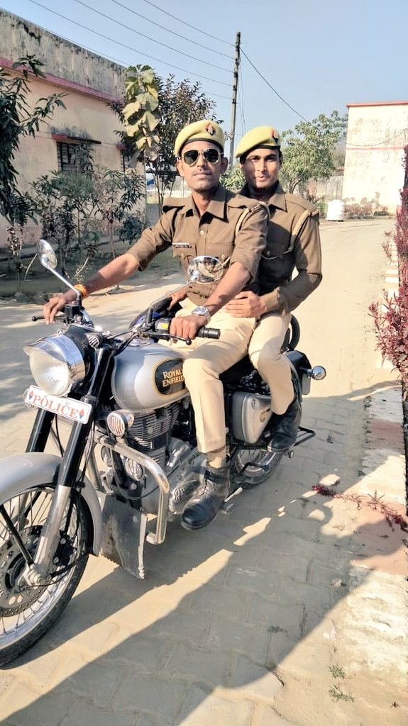 AnkitKu35502035's tweet photo. #UPPolice #feyutr #WithYou 
  🥰*लफ्ज ही होते हैं इंसान का आइना, शक्ल का क्या, वो तो उम्र और हालात के साथ अक्सर बदल जाती हैं💗💗😘 https://t.co/bcCfZFrL9K