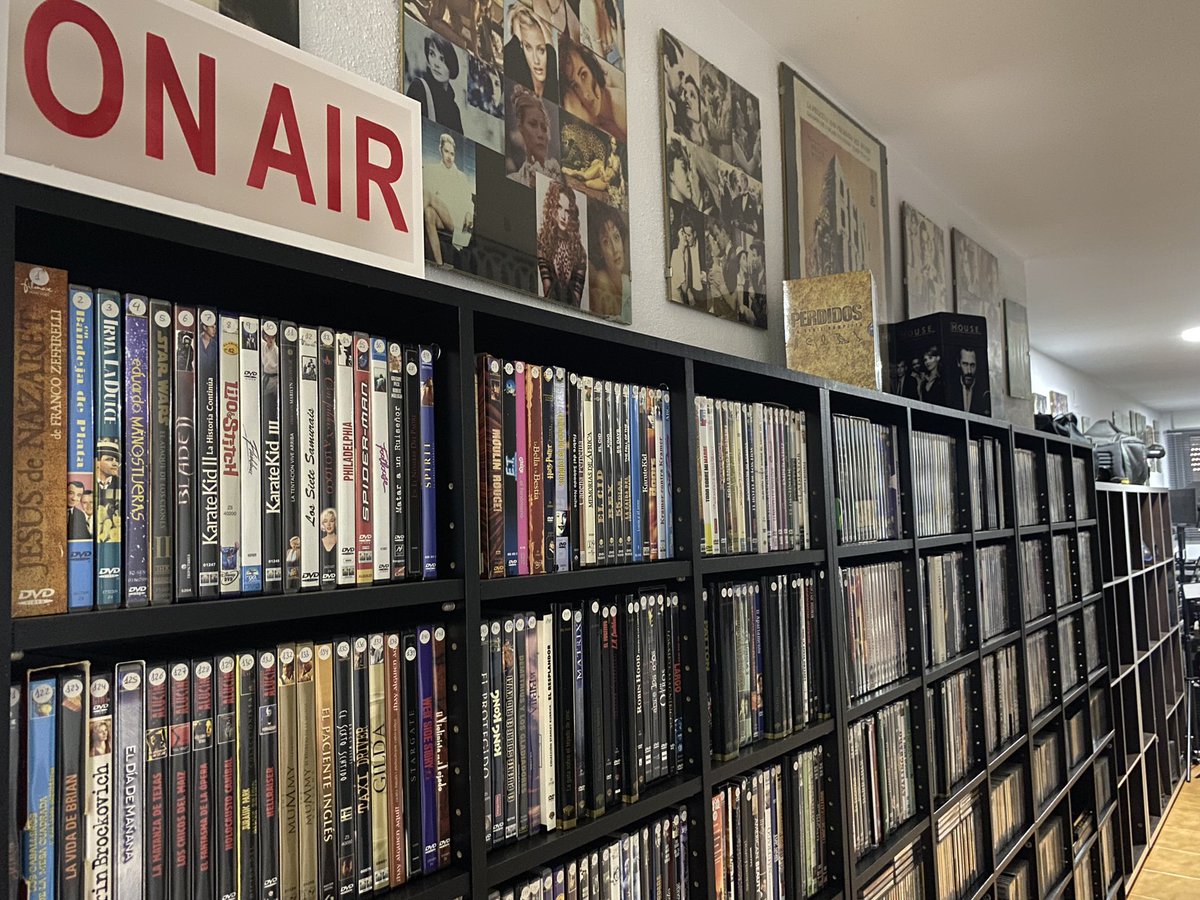 CarlosRodfer's tweet photo. Estrenamos nuevo cambio de Look y nuevos departamentos y secciones en el Grupo Rodfer: nueva sala de estar, relax y visionado, nuevo estudio de producción y tres nuevas secciones de ocio y entretenimiento, una de música, una videoteca y una biblioteca con zona de lectura. 🎥🎬 https://t.co/BLrEQS44Cc