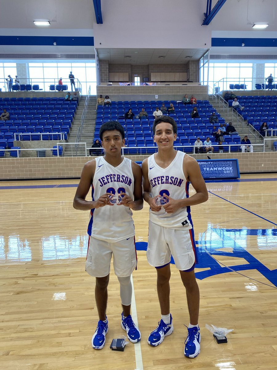 Please come out and support our guys @asanmiguel03 and <a href="/23JosephRincon/">Joseph Rincon</a> as they hit the court together one more time for the SAAABC All Star game! The game is at 4 pm at OLLU!