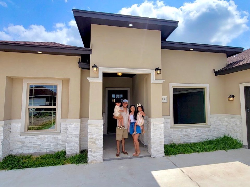 AlohaaAmber's tweet photo. November 2021- April 2022 🏡❤️ https://t.co/FXkzMJsbyw
