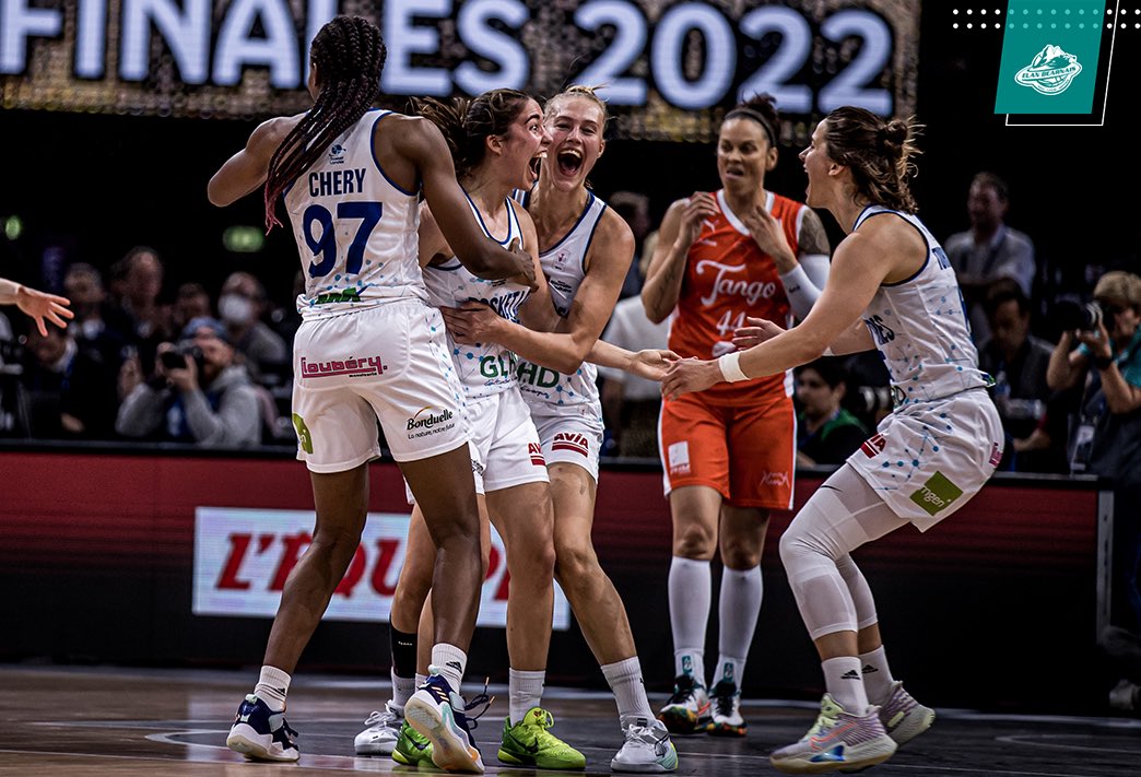 EBPLO's tweet photo. 📸 | Le Sud-Ouest en force 👊
Elles ont été formidables et ont montré la voie à nos joueurs ! Félicitations aux filles de @BasketLandes pour cette superbe victoire  👏 
© Éric Traversié 

#CDFBasket https://t.co/V1zdRWvFEJ