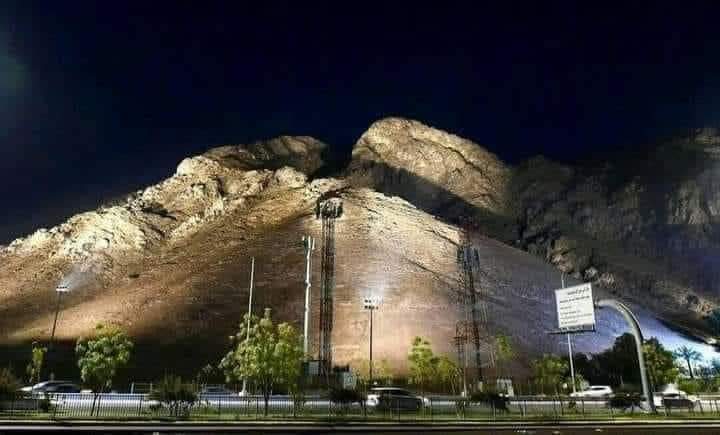 ASMAILSADIQ's tweet photo. د أحد غر 
رسول ( ص ) به د أحد د غره په اړه ویل ؛ أحد زموږ سره محبت لري ، او موږ د أحد سره. https://t.co/pdRvPSJp3j