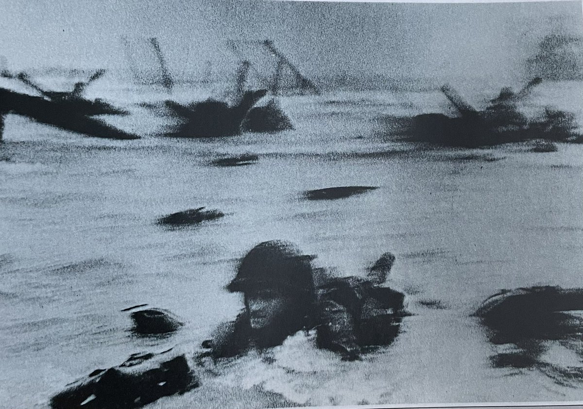 So this is a famous photo from Omaha beech 6th June 1944 and the other image is the famous photographer who took it - Robert Capa @James1940 @HartMilitary @rgpoulussen @Arnhem44Fellow @militaryhistori @sommecourt @thehistoryguy @WW2TV @ProfTonyPollard @DDayRevisited
