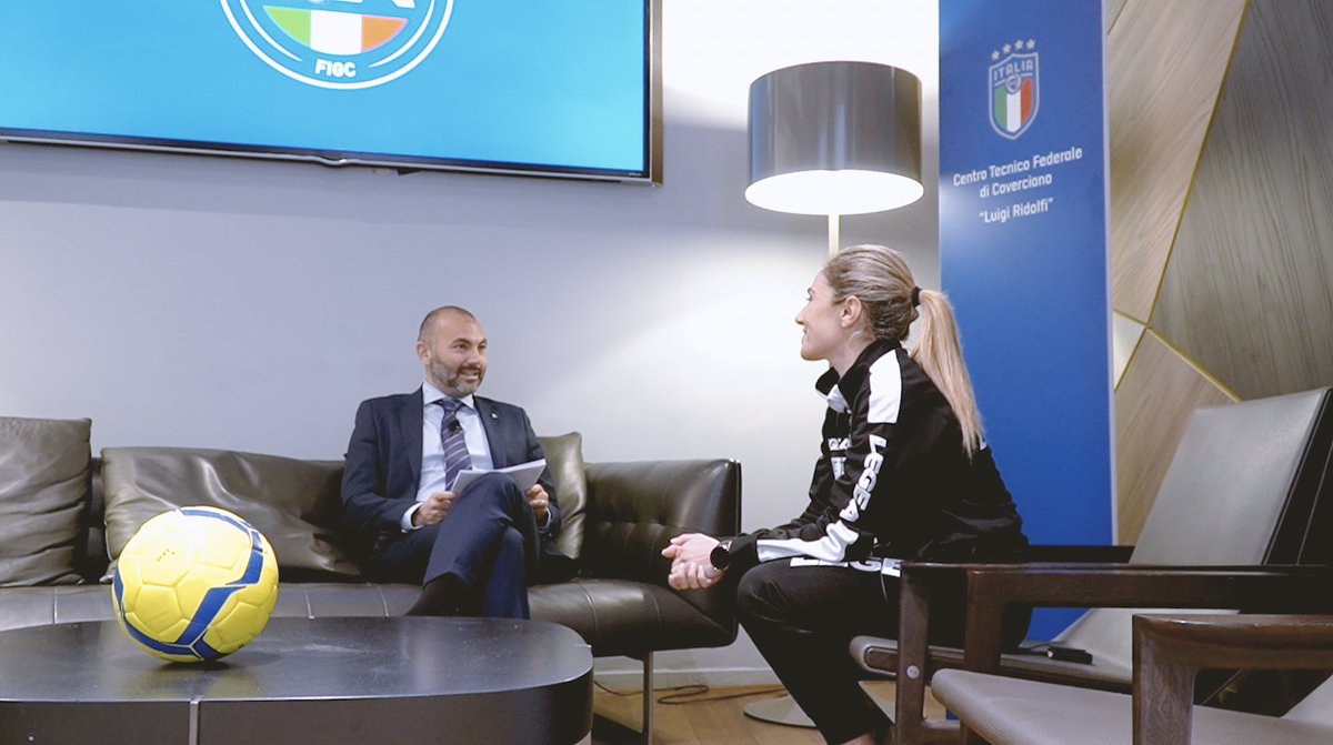 AIA_it's tweet photo. Nuova puntata delle interviste dedicate ad #arbitri e #assistenti che durante la Stagione Sportiva hanno esordito in #SerieA. L'incontro di oggi è dedicato a Francesca Di Monte. Guarda il video: https://t.co/bzdaKPga8l #AIA #calcio #sport https://t.co/exAjVrNUrp