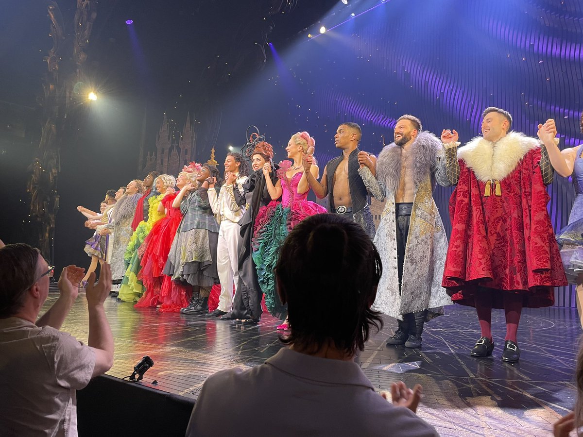 suzeha's tweet photo. I was a little disappointed to find out @CarrieHFletcher wasn’t performing today, but OMG, @GeorginaOnuorah was amazing! So glad I got to see her! And hope to see her in more shows in the future - what a voice 🎤🎶 👏@ALWCinderella https://t.co/nTXRH5aMZN