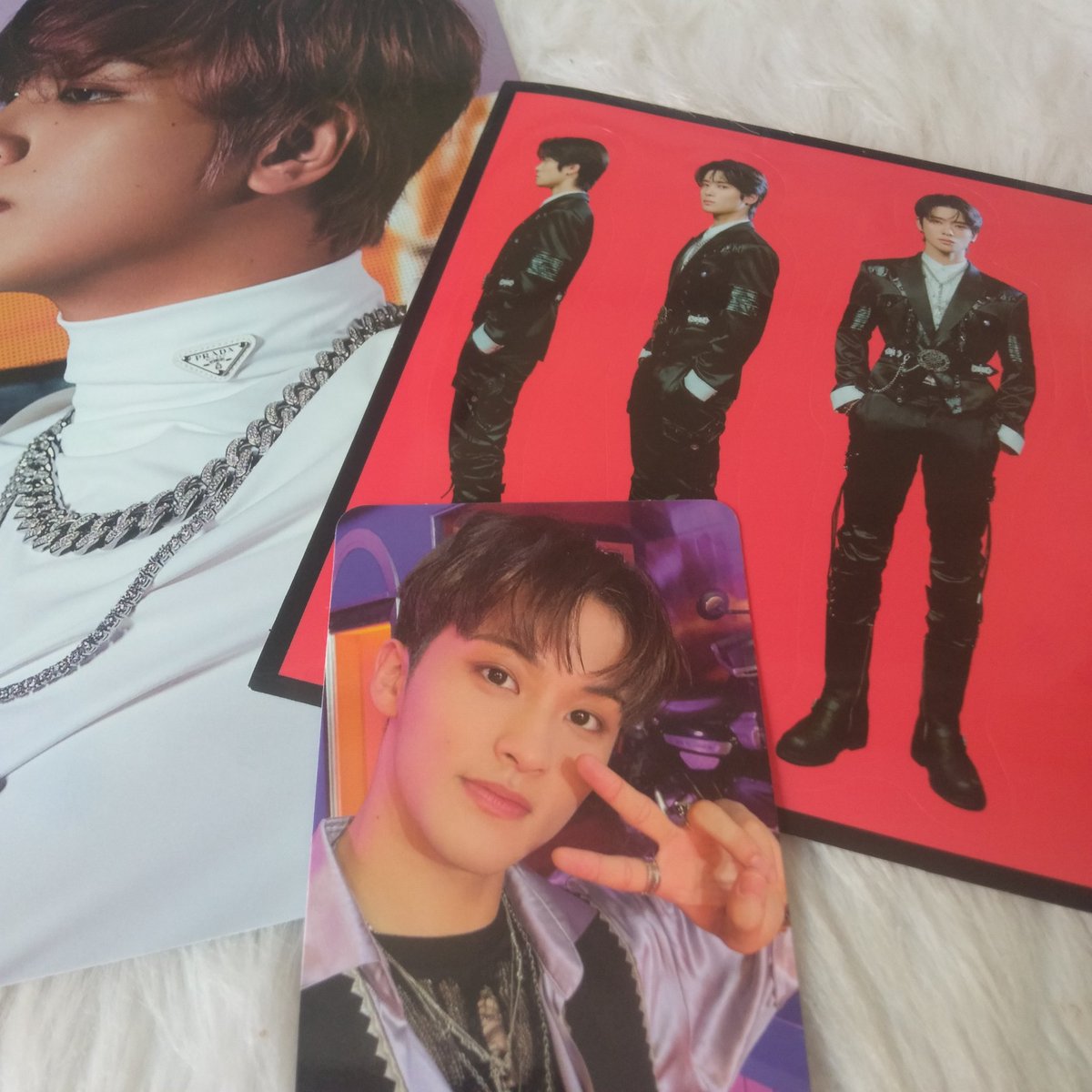 127cartz's tweet photo. ⊂ wts lfb ph ⊃ #127forsale 

↳ unsealed sticker album (but complete inclusions)
↳ ₱550 ; payo

- rcbyt : https://t.co/OWutntOvIZ
- gcash ; direct ggx/sco jnt

[#] nct 127 mark lee ube pc photocard haechan postcard mini poster jaehyun sticker https://t.co/YztCJwehjF