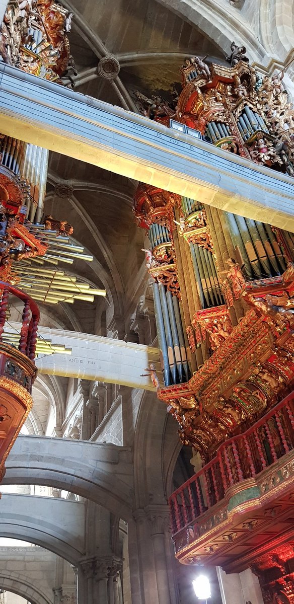 ramon_magan's tweet photo. Acontecimiento casi irrepetible: la recuperación de la misa medieval de san Telmo con la interpretación del manuscrito Pasionario Tudense, partitura del siglo XIII recreada por el ensamble #SecondaPratica (PPBB) en la #CatedralDeTui organizado por #MusicaNoClaustro. https://t.co/r5xP9P6gg9