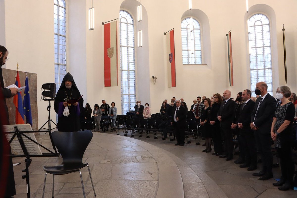 armembgermany's tweet photo. Am 24. April 2022 fand in der #Frankfurter #Paulskirche die zentrale #Gedenkveranstaltung anlässlich des 107. Jahrestages des #Völkermordes an den Armeniern im Osmanischen Reich statt. #NeverAgain https://t.co/2p6CQ5T0kl