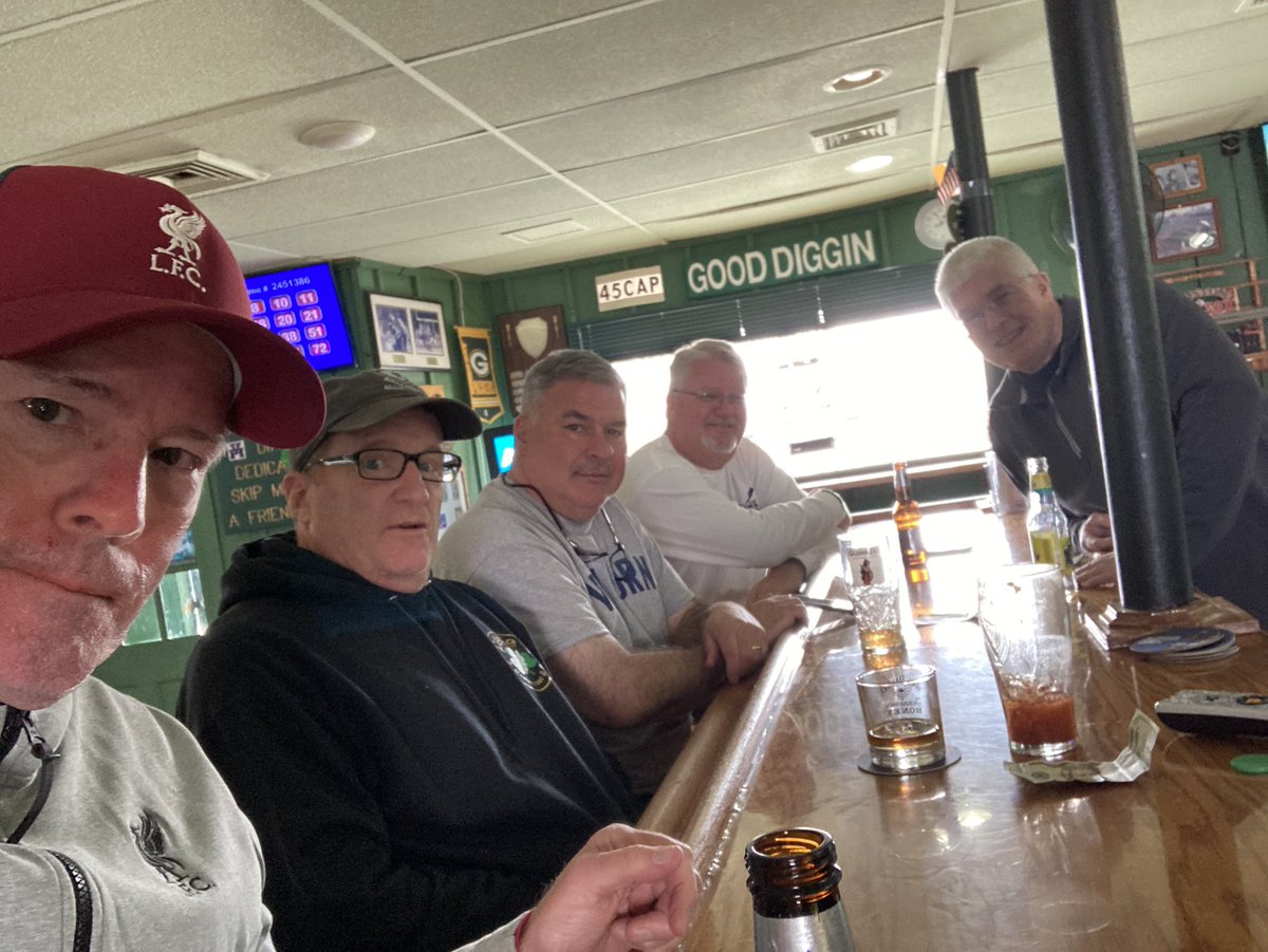 hammer_hammer8's tweet photo. City Line Cafe, Springfield, MA. #CityLineCafe #GoodDiggin #YNWA 🍻☘️ https://t.co/tzHDVMpQIg