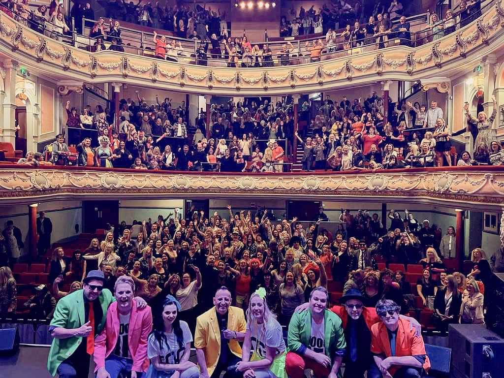 liammoorhouse's tweet photo. What a brilliant night in Aberdeen! Great audience 🎤❤️ #80slive https://t.co/r2iN1VLHw5