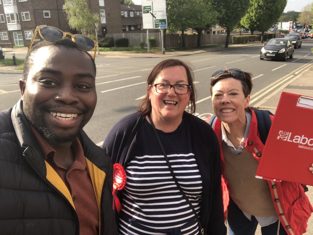 Ending the day on the #LabourDoorstep in  Mottingham, Coldharbour &amp; New Eltham with <a href="/CathyDowse1/">Cathy Dowse</a>, @EJCJones93 &amp; Don, <a href="/ncthurlow/">Nikki Thurlow</a>, <a href="/LauraEvansVogel/">Laura Evans Vogel</a> &amp; other <a href="/ECLabourParty/">Eltham Constituency Labour Party</a> activists. 

🌹#VoteLabour 🌹