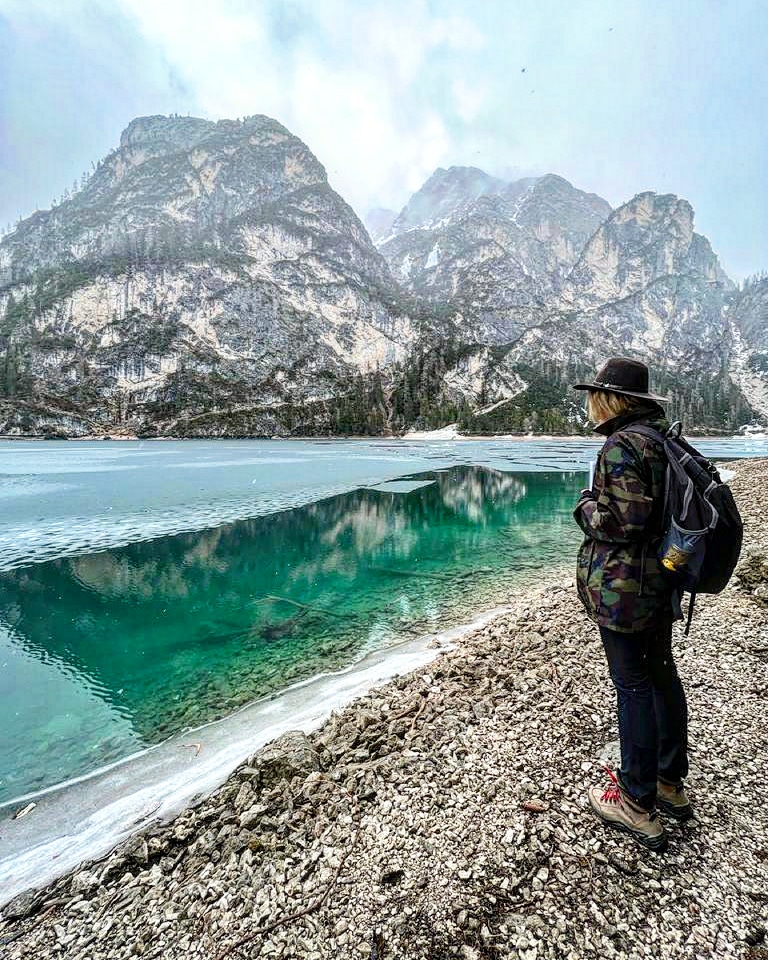 TorresinSimone's tweet photo. #Soundwalking through the #Dolomites with @silenzinquota 💚 https://t.co/EmUvYFWq0x