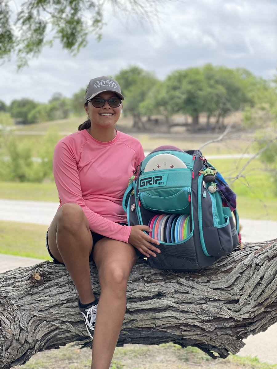 Not sure what it is but I like taking pictures on trees lol 😂 #discgolf #womenwhodiscgolf #growthesport