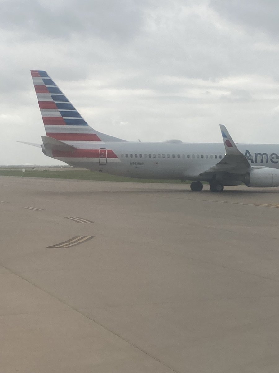 WTXJET's tweet photo. Today's flight pic is this beauty whilst (you Brits should like that) awaiting takeoff at @DFWAirport @AmericanAir #AvGeek #rowone #anotherdirtywindow 🤠🤠 https://t.co/VZlgtyFhmk