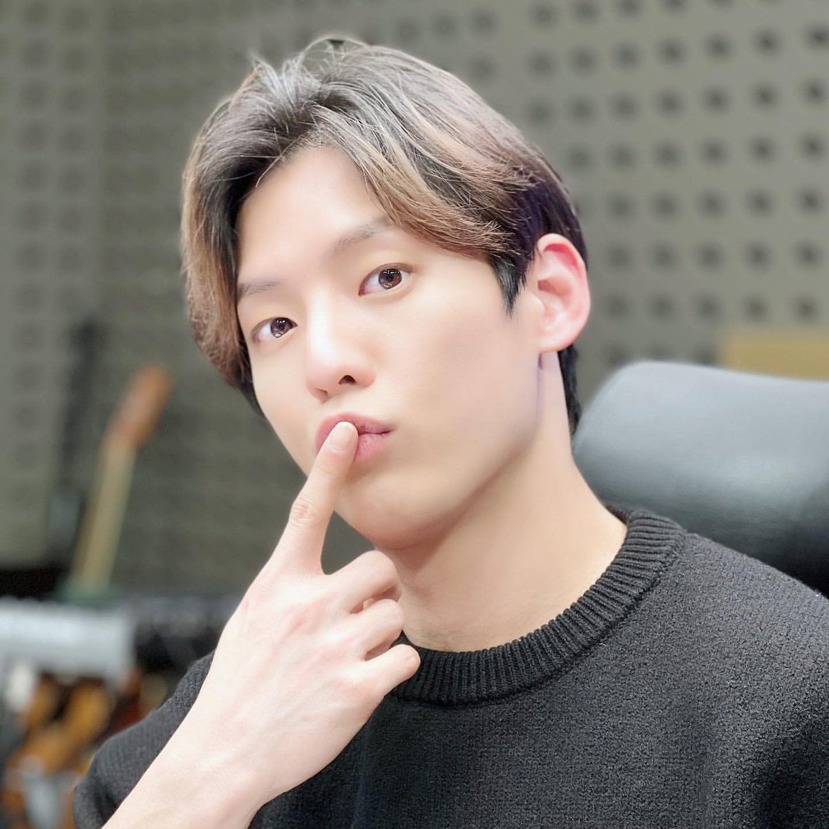 safeforhuta's tweet photo. in love with pouty minhyuk lips 💞 https://t.co/cRE1xpPMQK
