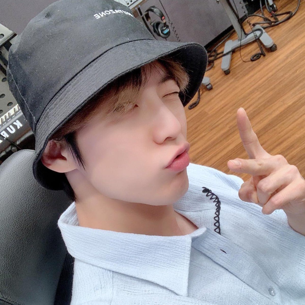 safeforhuta's tweet photo. in love with pouty minhyuk lips 💞 https://t.co/cRE1xpPMQK