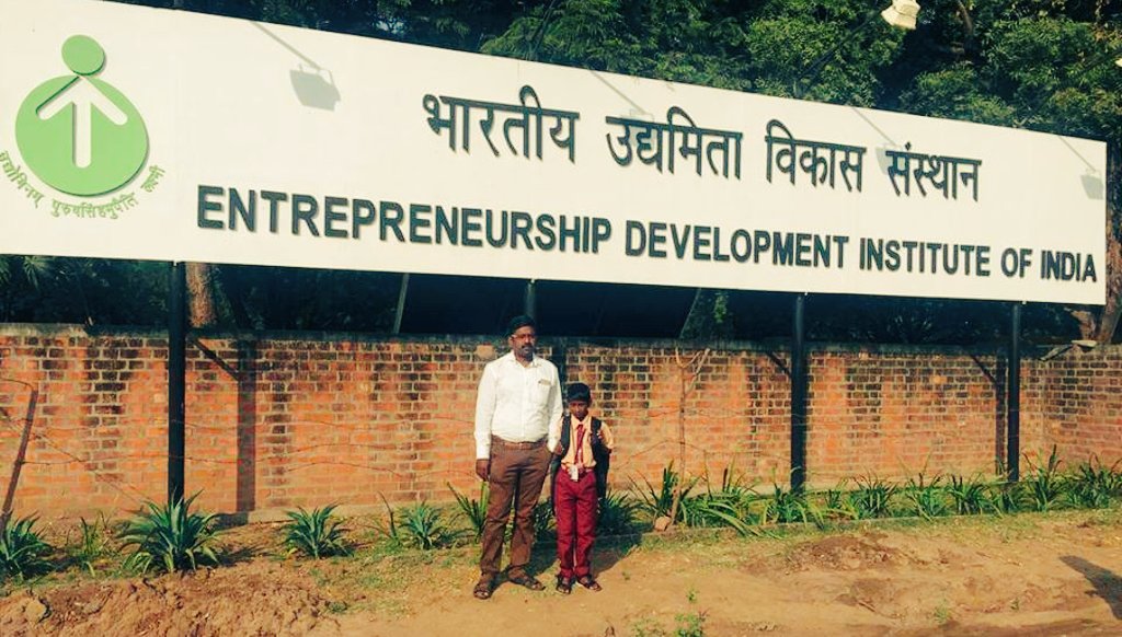 செல்வம் அரசுப்பள்ளி ஆசிரியர்.. tweet media