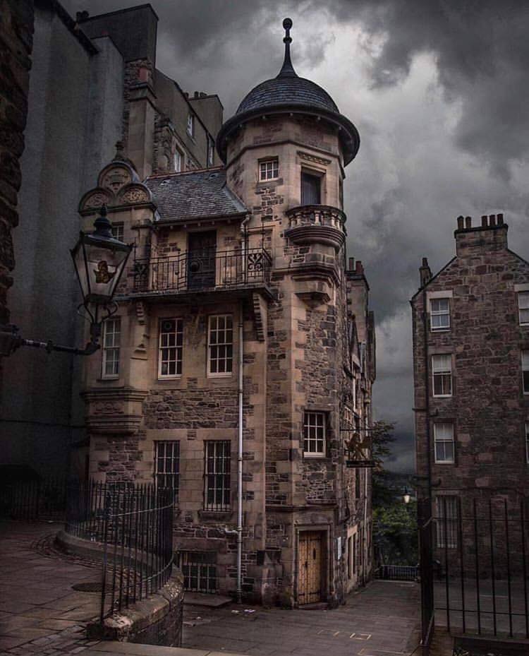 AngelsWhisperr's tweet photo. Edinburgh, Scotland https://t.co/xpD2dyAqRi