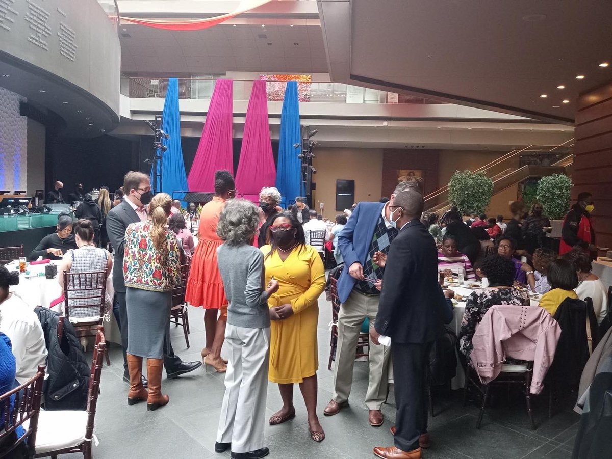 KendraPHL's tweet photo. Philadelphians were busy this weekend providing resources and  building community all across the city! 

Thanks to everyone who worked hard to make the Revenue Pop-up Clinic in Oxford Circle, resource fair at Gratz HS, and Soulful Christmas performance so powerful. https://t.co/Hz3xJz1moK