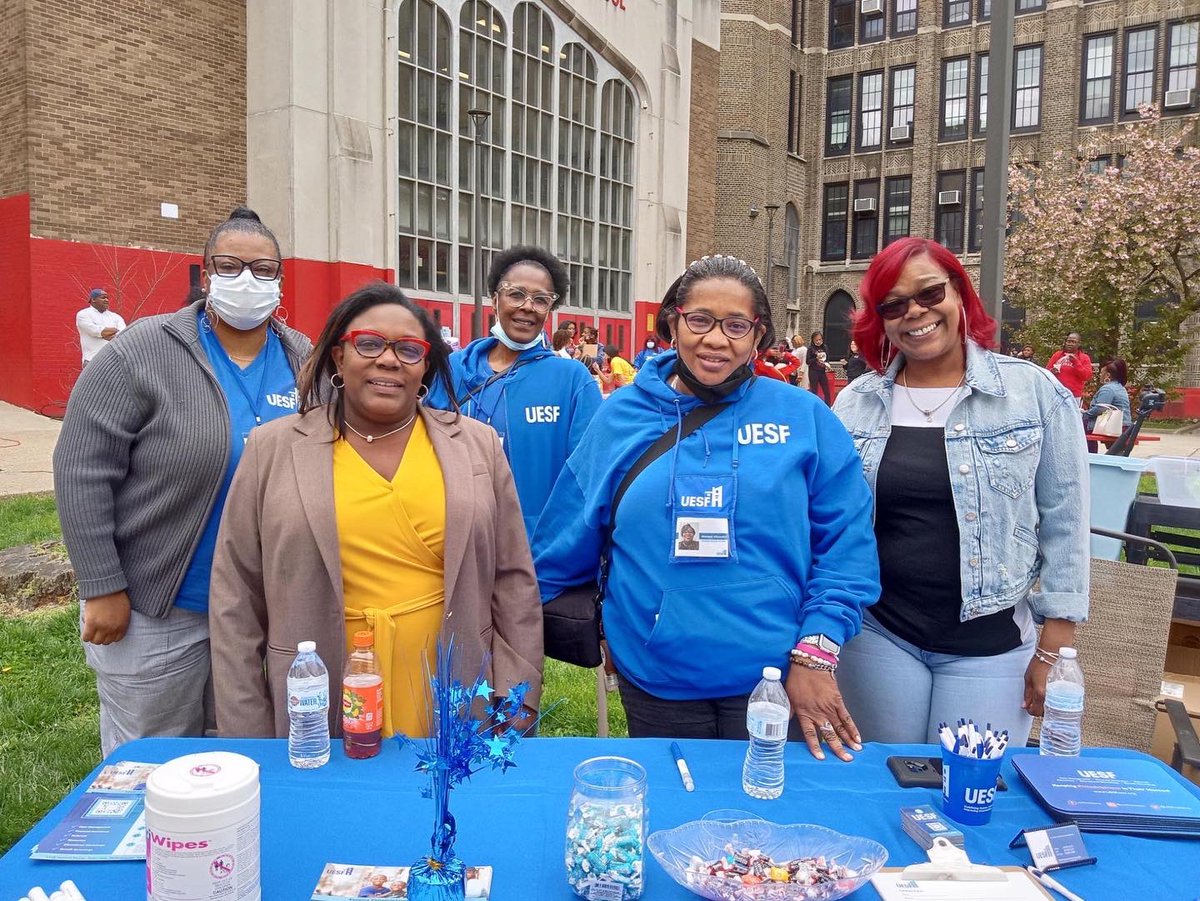 KendraPHL's tweet photo. Philadelphians were busy this weekend providing resources and  building community all across the city! 

Thanks to everyone who worked hard to make the Revenue Pop-up Clinic in Oxford Circle, resource fair at Gratz HS, and Soulful Christmas performance so powerful. https://t.co/Hz3xJz1moK