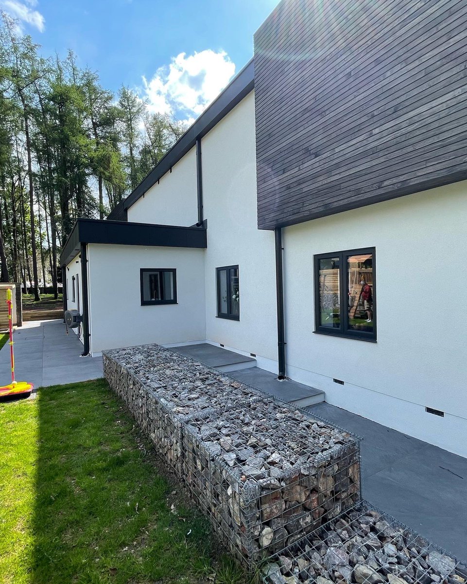 Scott_TRS's tweet photo. TRS completed and handed over on this property today. This stunning house utilised an alsecco UK Felxewall system with silicone finish which blends in beautifully with the building and natural surroundings. #Render #TRS #EWI #Bristolrender https://t.co/iphxjQCqoV