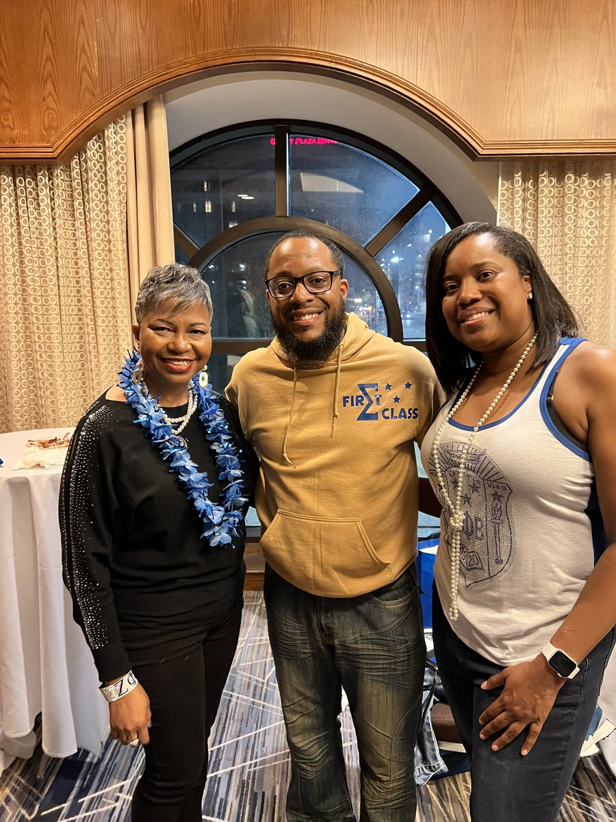 brandonhill1914's tweet image. Eventful day....I even got the chance to kick it with my sister Regional Directors: Midwestern Regional Director, Soror Akella Wicker (right) and South Central Regional Director, Soror Kathy Tatum (left). 💙🤍🕊

#PBS1914 #PBSSWRegion
#HillFlight22 #BHillClear4TakeOff