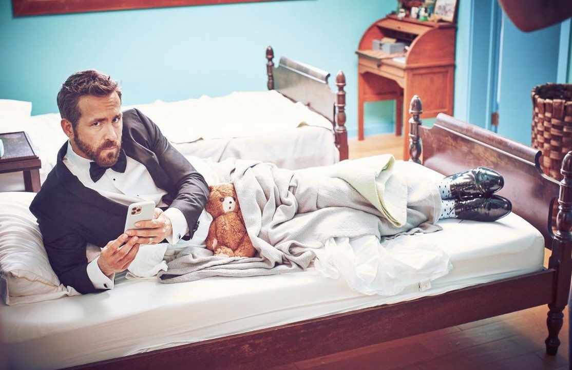 RyanReynoldshug's tweet photo. Time to switch to @Mintmobile #mintmobile @VancityReynolds https://t.co/FOyzVjJGjc