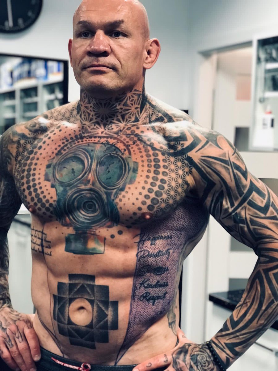 KSOSufc's tweet image. Getting covered. Tattoo junkie